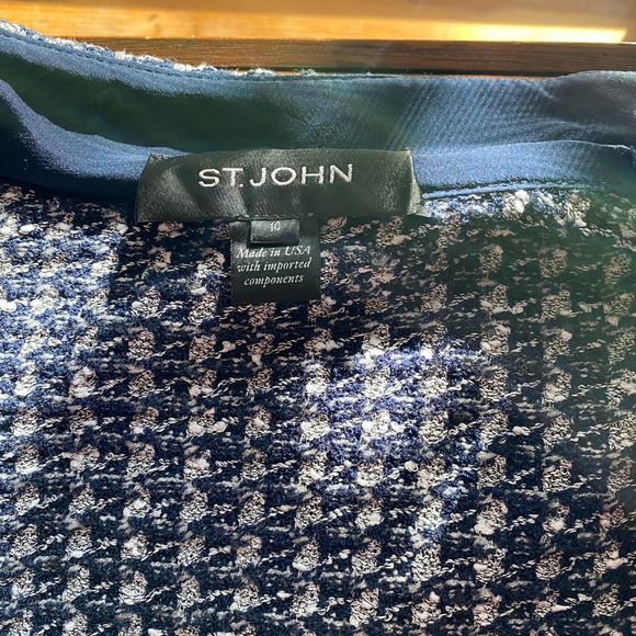 St. John Navy and White Patterned Blazer Like New! - Picture 9 of 14